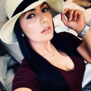 Meet your Posher, Blanca